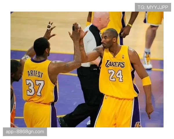 纳什无球跑动牵制防线，改变太阳进攻结构