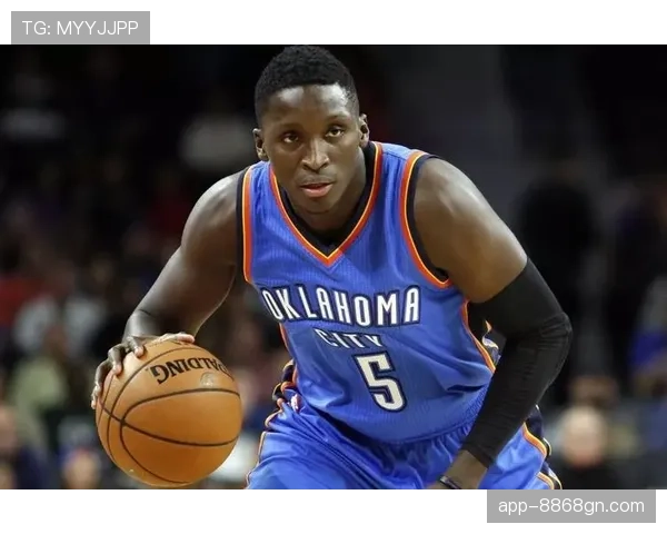 巴郎·戴维斯无球跑动提升掩护效率拉开防线差异明显