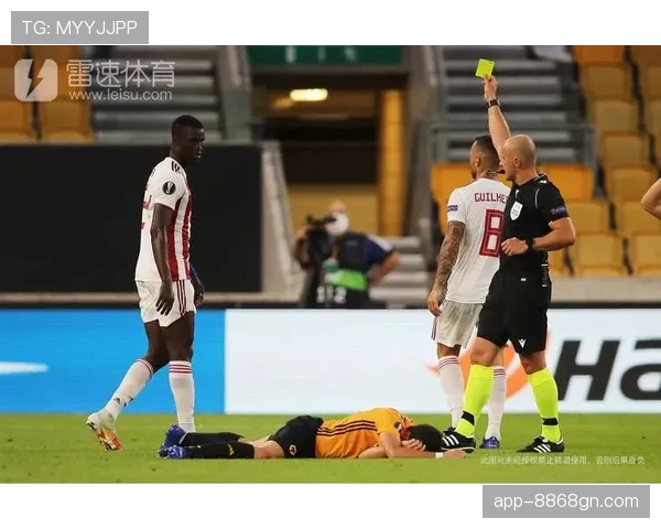 争议判罚怎么办？篮球裁判如何通过协商确定最终判罚的完整流程解析